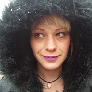 Meet your Posher, Addie (Crafty Queen Bea)